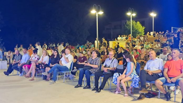 Ansamblul Folcloric „Nedeia” din Novaci a încântat publicul la Festivalul Internațional „Frumusețe în piatră – pietroasă” din Dugopolje, Croația
