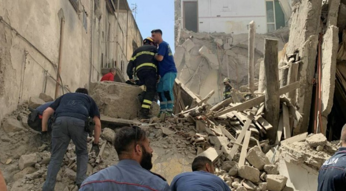 Bloc prăbușit în Italia. O fată a fost găsită sub dărâmături