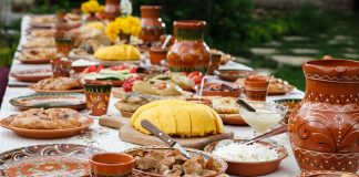 Bucătăria tradițională românească, promovată la Polovragi. Rețete vechi și bucate gătite la țăst!