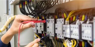 Românii au stat fără curent, în medie, patru ore, în 2022