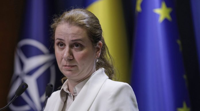 Ministerului Educație își dă cu stângu-n dreptul. A încurcat criteriile pentru admiterea la liceu