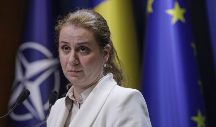 Ministerului Educație își dă cu stângu-n dreptul. A încurcat criteriile pentru admiterea la liceu