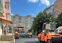 Se asfaltează bulevardele din Târgu Jiu
