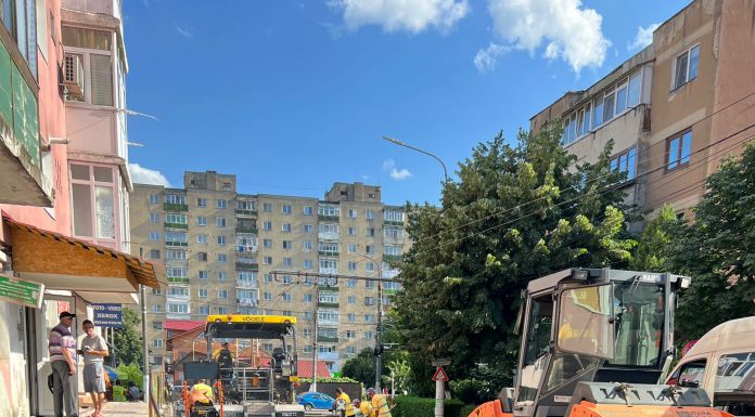 Se asfaltează bulevardele din Târgu Jiu