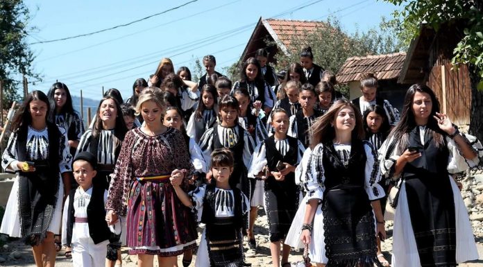 Festival național de folclor pastoral la Polovragi