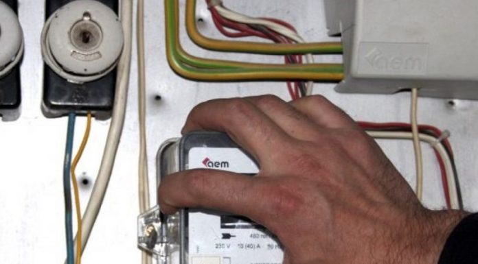 Zece cazuri de furt de curent, în Gorj