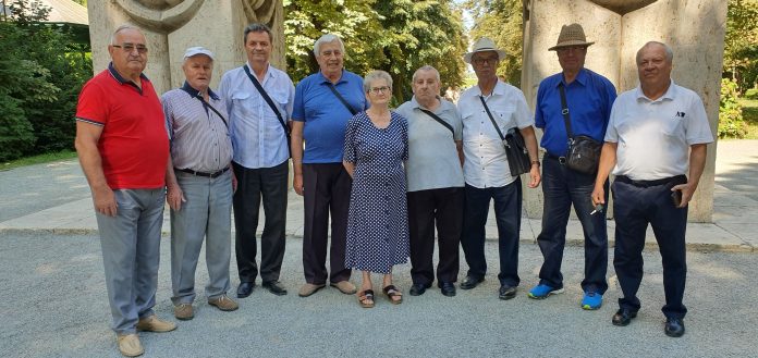 La 58 de ani de la terminarea Liceului «Tudor Arghezi» din Târgu-Cărbuneşti! – ,,Mai nesimţitor decât pietrele este omul în neştiinţă, în ignoranţă”!