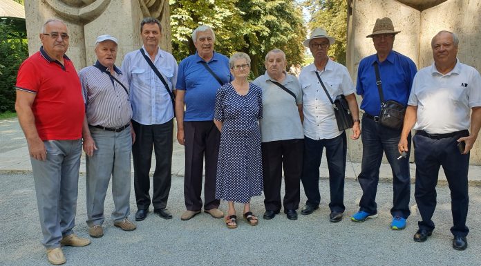 La 58 de ani de la terminarea Liceului «Tudor Arghezi» din Târgu-Cărbuneşti! – ,,Mai nesimţitor decât pietrele este omul în neştiinţă, în ignoranţă”!