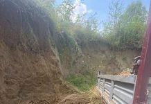 Bărbat mort după ce a fost prins sub un mal de pământ