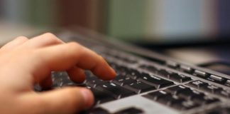 Trimis în judecată pentru pornografie infantilă. Ce au găsit anchetatorii în calculatorul bărbatului