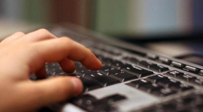 Trimis în judecată pentru pornografie infantilă. Ce au găsit anchetatorii în calculatorul bărbatului