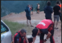 FOTO| Blocaj pe drumul de munte: Două persoane au primit ajutor medical de la echipele Salvamont Gorj