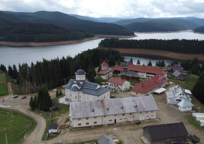 Sfăntul Pantelimon, ocrotitorul medicilor și vindecătorul bolnavilor, sărbătorit astăzi, 27 iulie 2023, de către credincioșii gorjeni și nu numai