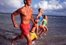 Sfaturi pentru părinții care pleacă în vacanță alături de copii. Ce să conțină trusa medicală