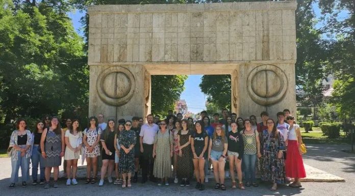 Facultatea de Teologie Ortodoxă din Craiova, un loc al întălnirii cu Dumnezeu, o poartă deschisă spre slujirea Domnului