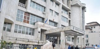 Au bătut un băiat cu dizabilități! Acum sunt judecați