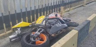 Motociclist mort în timp ce vorbea cu soția aflată la volanul mașinii!