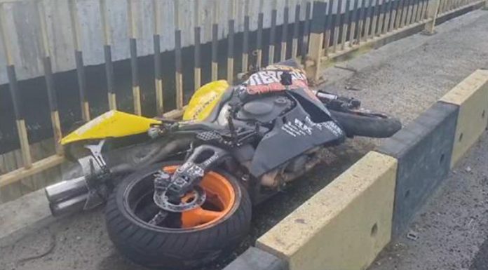 Motociclist mort în timp ce vorbea cu soția aflată la volanul mașinii!