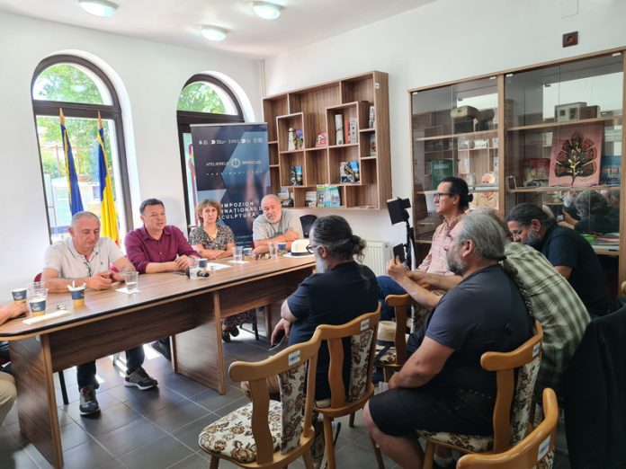 Peștișani: S-a deschis Simpozionul Internațional de Sculptură