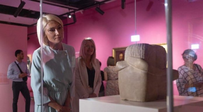 Ministrul Culturii a vizitat opera brâncușiană „Sărutul”, la Art Safari