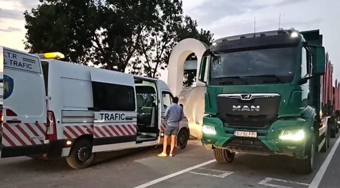 Pericol pe drumurile publice! Autocamioane supraîncărcate cu lemn, imobilizate de inspectorii ISCTR! Marfa aparținea unei firme al cărui patron este cercetat în dosarul ,,Mafia pădurilor”!