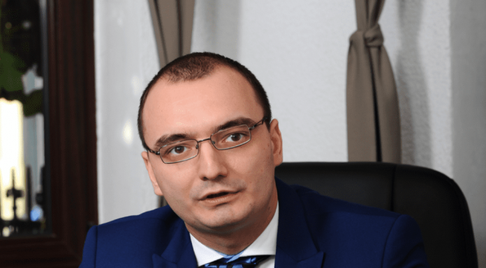 Educaţia…şi Lecţia de viaţă! – Interviu cu domnul inginer Iulian Vasile POPESCU, prefectul judeţului GORJ – ,,Vedeţi, foarte mult timp, cred că am avut parte de oameni politici lipsiţi de viziune, de mesaje politice, care nu au transpus în practică nevoile judeţului Gorj”!