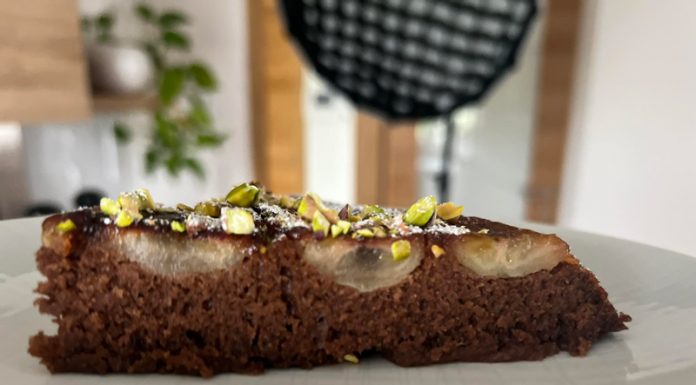 VIDEO: Rețeta săptămânii – Fabiskitchen: Prăjitură cu banane, la tigaie!