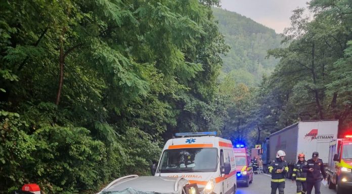 FOTO/VIDEO: Accident grav în Defileul Jiului. Multiple victime, una încarcerată