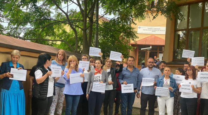 Conflict de muncă la DSV Gorj! Salariații de la Casa de Pensii și AJPIS Gorj, proteste spontane. Reducerea veniturilor, ,,DE NEACCEPTAT!”