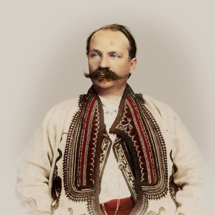 Fotografii cu Dincă Schileru și vechi straie gorjenești, expuse la Muzeul Național al Țăranului Român