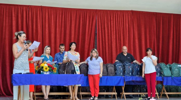 Târgu Jiu: Ghiozdane și rechizite pentru 176 de copii