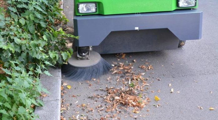 Cât dă o primărie din Gorj pentru o mașină de măturat străzile