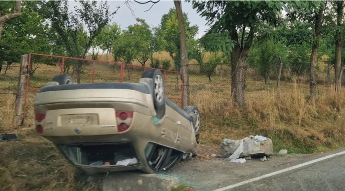 Mașină răsturnată la Rânca, doi soți răniți