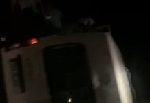 FOTO: Microbuz cu mineri, răsturnat la Câlnic!