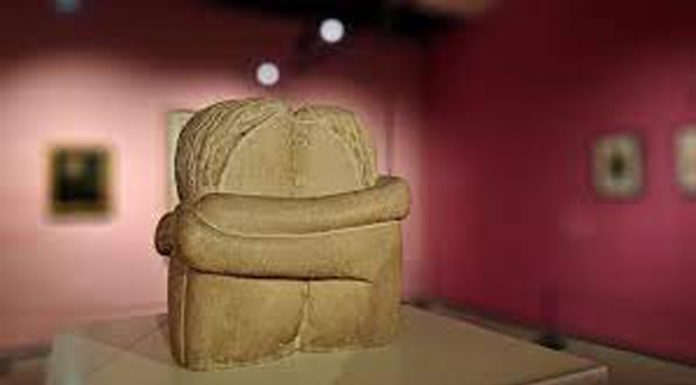 Opera brâncușiană ,,Sărutul”, expusă de luni și până pe 30 august, la București