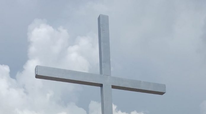 Cruce sfințită pe Vârful Păpușa