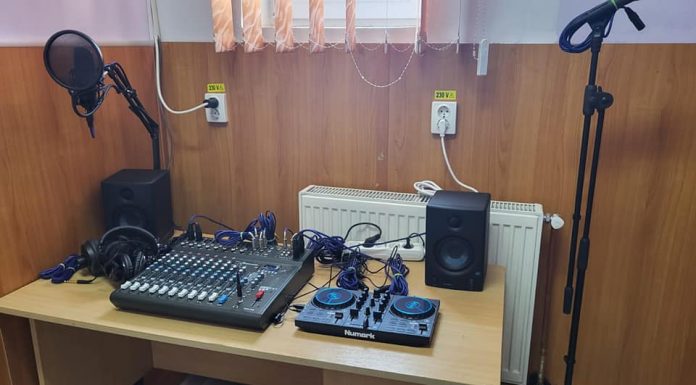 Post de radio la o școală din Târgu Jiu