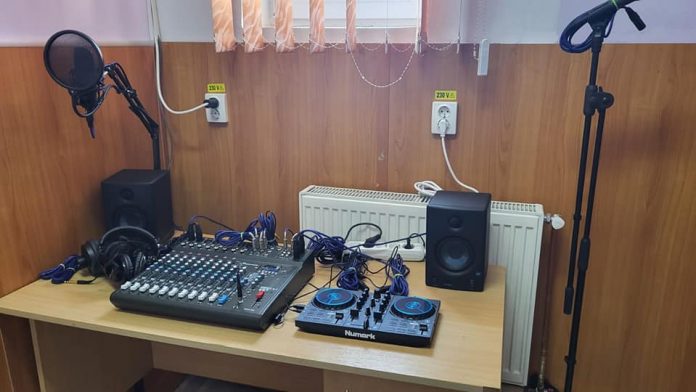 Post de radio la o școală din Târgu Jiu