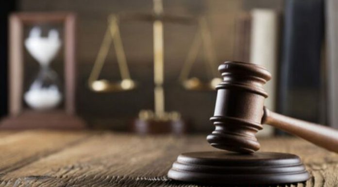 Obligată de judecători să stea departe de noră