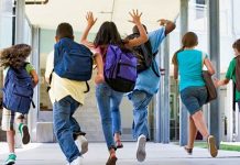 Elevii intră în vacanță, absolvenții așteaptă rezultatele la Bac