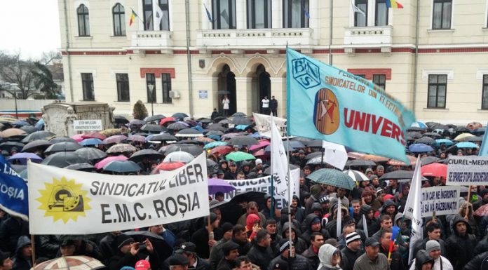 Lider: 7000 de oameni trebuie să semneze, în stradă, cu Guvernul! Niciun grup de lucru nu ne va salva locurile de muncă!