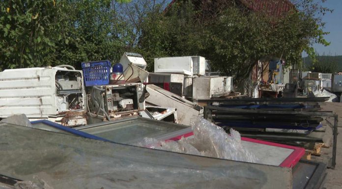 Descinderi la depozitele de fier vechi din Strehaia! Amenzi de 290.000 de lei!