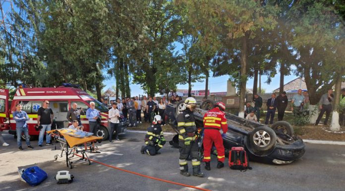 Târgu-Jiu: Pompierii și jandarmii, exerciții privind intervenția de urgență în caz de cutremur și incendiu