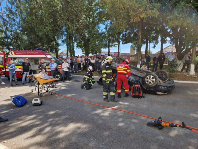 Târgu-Jiu: Pompierii și jandarmii, exerciții privind intervenția de urgență în caz de cutremur și incendiu