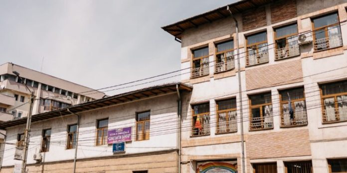 Târgu Jiu: Școala Gimnazială ”Constantin Săvoiu”, investiții majore – rezultate excepționale