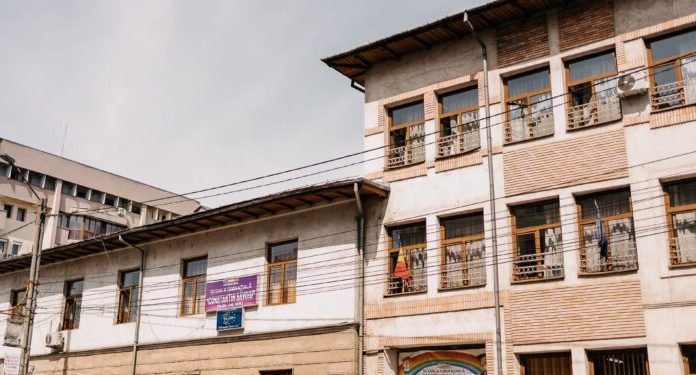 Târgu Jiu: Școala Gimnazială ”Constantin Săvoiu”, investiții majore – rezultate excepționale