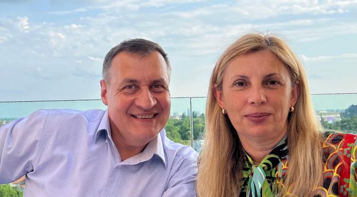 Educaţia…şi Lecţia de viaţă! – Interviu cu domnul ing. Victor BANŢA, Secretar general adjunct al Ministerului Dezvoltării, Lucrărilor Publice şi Administraţiei, fost prefect al județului Gorj – ,,E vorba despre Ministerul Dezvoltării dar, nu poţi să rămâi impasibil şi să nu ţii seama de patriotismul local, de oamenii printre care ţi-ai desăvârşit existenţa”!