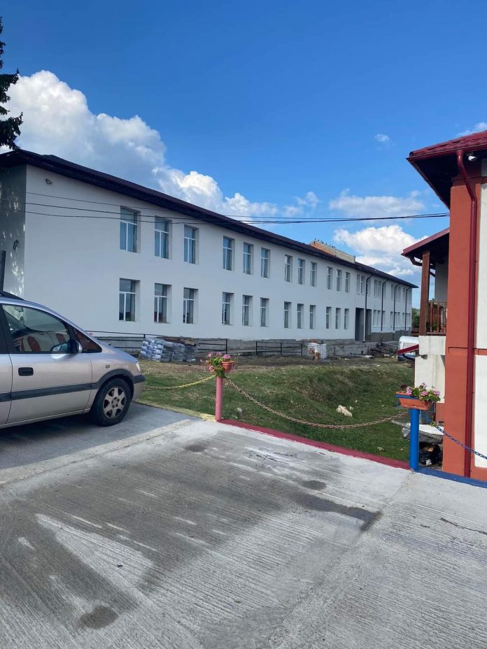 Dotări de 1,5 milioane de lei, la școlile din Roșia de Amaradia
