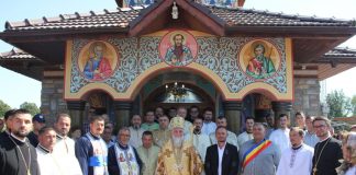 Mitropolitul Olteniei a sfinţit Biserica din Parohia Cârbeşti, comuna Drăguţeşti, Protopopiatul Târgu-Jiu Sud (II) – ,,Sfânta Cruce este Altarul pe care S-a jertfit Mântuitorul Iisus Hristos, este lemnul pe care Dumnezeu l-a ales, ca pe el să-Şi verse sângele pentru mântuirea noastră”!