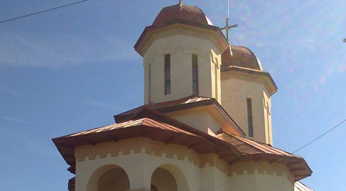 Mitropolitul Olteniei a sfinţit Biserica din Parohia Câineni – Curtişoara, Bumbeşti-Jiu, Protopopiatul Târgu-Jiu Nord – ,,Dumnezeu să ne audă, căci El este întotdeauna întru noi, în viaţa noastră, în existenţa noastră! Astăzi, bucuria noastră este deplină, prin sfinţirea acestei biserici”!